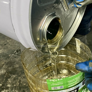 Adhesivo Ecológico de Poliuretano para Superficies de Caucho EPDM PIP, Adhesivo para <span class=keywords><strong>Pisos</strong></span> Deportivos de Estadios y Pistas de Carreras - Product Image 1