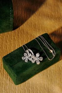 Xinfly Vente en gros Pendentif et breloques en or 18 carats à double fleur avec diamant naturel de 0,65 ct, bijoux fins sans chaîne - Product Image 4