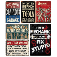 Letrero metálico retro de estaño con la frase «Lo que sucede en el garaje, permanece en el garaje», decoración de pared para taller, cueva del hombre, decoración para amantes de las herramientas