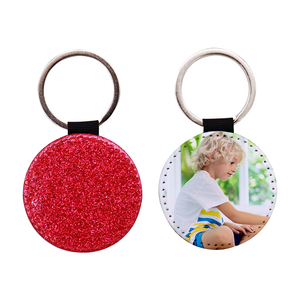 Porte-clés à la mode en cuir Pu brillant, porte-clé carré en forme <span class=keywords><strong>de</strong></span> cœur rond disponible, porte-clés par Sublimation - Product Image 2