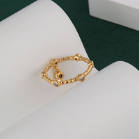 Bague de fiançailles tendance en laiton plaqué or 18 carats avec pendentif en pierre précieuse et breloque en perle pour femme