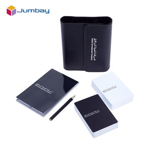 <span class=keywords><strong>ต</strong></span>ัวอย่างฟรี กระเป๋าหนัง PU รา<span class=keywords><strong>ค</strong></span>าถูกแบบกำหนดเอง ไพ่พลา<span class=keywords><strong>ส</strong></span><span class=keywords><strong>ต</strong></span>ิก ไพ่กระดาษ ไพ่โป๊กเกอร์ 2 ชุด พร้อมดิน<span class=keywords><strong>ส</strong></span>อและ<span class=keywords><strong>ส</strong></span>มุดบันทึก - Product Image 4