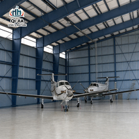 Hangar d'avion en structure acier de haute qualité, résistant aux charges de neige, préfabriqué avec porte hydraulique pliante