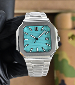 Montre de luxe pour homme, conçue sur mesure, avec affichage du calendrier, cadran en cristal de saphir bleu et bracelet en acier inoxydable - Product Image 4