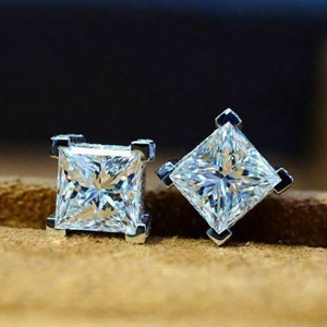 Orecchini a perno quadrati a quattro punte da donna, tono argento, accessori minimalisti per l'uso quotidiano - Product Image 1