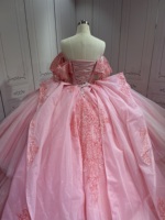 Robe de Quinceañera rose personnalisée Mumuleo, épaules dénudées, en dentelle, avec longue traîne et costume d'ours en peluche assorti pour fête de 15 ans