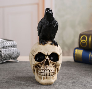 Zwarte Raaf Vogel Op Halloween Standbeeld Hoofd Bone Standbeeld Koud Gegoten Hars Beeldje - Product Image 1
