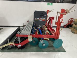 Sembradora de trigo de un solo tanque de 12 filas montada en tractor a buen precio/sembradora de <span class=keywords><strong>avena</strong></span>/perforadora de granos con rigder y nivelador de suelo giratorio - Product Image 5