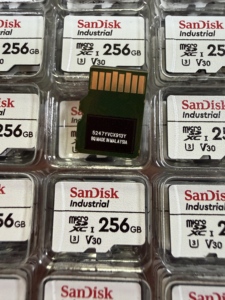 Carte mémoire <span class=keywords><strong>MicroSDXC</strong></span> UHS-I U3 V30 <span class=keywords><strong>SanDisk</strong></span> industrielle 256 Go d'origine SDSDQAF4-256G-I - Product Image 1