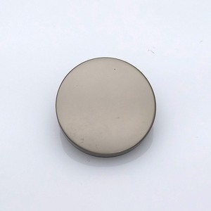 Boutons ronds personnalisés en or mat, boutons plats en métal avec tige pour vêtements élégants - Product Image 6