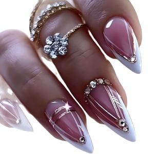 24 piezas de <span class=keywords><strong>uñas</strong></span> postizas con accesorios de estilo europeo, con motivos florales franceses en <span class=keywords><strong>forma</strong></span> de <span class=keywords><strong>almendra</strong></span>. - Product Image 5