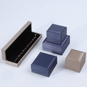 Boîte à bijoux en cuir PU de luxe avec logo personnalisé, prix d'usine, pour bracelet, collier, pendentif, boucles d'oreilles, boîte à bijoux en velours - Product Image 3