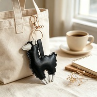 Porte-clés en cuir d'alpaga mignon, breloque de sac en forme d'animal de dessin animé, pendentif avec fermoir en métal doré, accessoire élégant, cadeau, décoration