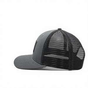 Casquette Trucker Classique Quatre Saisons pour Adultes, Fabriquée en Usine au Vietnam, avec Patch en Cuir Personnalisé et Dos en Maille Respirante à 6 Panneaux - Product Image 3