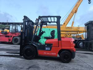 Montacargas Usado KOMATSU TCM FD30 FD50 FD70 de 3 Toneladas en Buen Estado, en Venta en Shanghái - Product Image 1