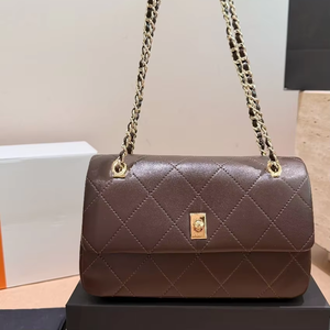 Borsa a Tracolla Stealth Wealth Icon con Trapuntatura a Diamante, Standard <span class=keywords><strong>di</strong></span> Restauro ad Alta Fedeltà, Elegante Borsa a Spalla Discreta - Product Image 1