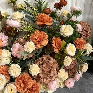Arreglo Floral Artificial de Seda Hecho a Mano en Tono Crema Terracota Cálido y Retro, Ecológico, para Fondo de Boda - Product Image 2