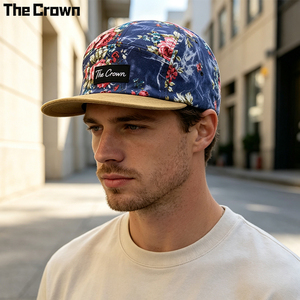Casquette de camping 5 panneaux à imprimé floral rose avec logo personnalisé, bord en daim uni, patch tissé, vente en gros, fabricant - Product Image 1