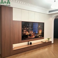 Système mural multimédia intégré minimaliste, console TV flottante moderne en bois de noyer avec vitrine encastrée