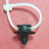 Attaches et Fixations Blanches en Gros pour Accessoires Automobiles – Supports de Serre-Câbles à Enfoncer en Nylon Naturel