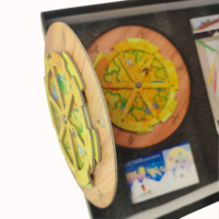 Jeu de société personnalisé avec accessoires multiples, roue de roulette en papier imprimée, vente en gros, échantillon gratuit, jeu de société familial fantastique pour enfants