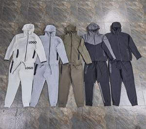 Ensemble de sport en coton pour homme, veste à capuche colorblock à manches longues et pantalon de survêtement avec fermeture éclair adhésive - Product Image 1