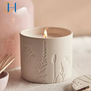 C & H Home Decor Bougie artisanale en argile à la vanille en céramique minimaliste faite à la main - Product Image 2