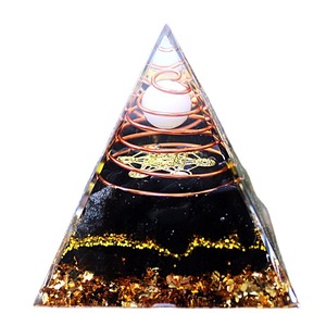 Pyramide en époxy cristallin avec bobine de cuivre, boule blanche gravée à l'intérieur, décoration de maison, ornement de bureau - Product Image 5