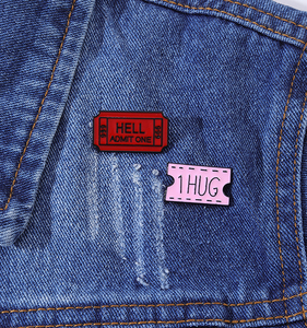 Novedades Boleto <span class=keywords><strong>de</strong></span> ida al infierno "Hell Admit One 666" Broche Insignia Denim Jeans Pin <span class=keywords><strong>de</strong></span> solapa Broche gótico fresco - Product Image 1