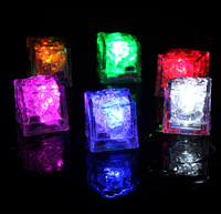 Cubetti di Ghiaccio Illuminati a LED Adatti per Feste di Compleanno, Decorazioni per Bar, Creazione di Atmosfera per Matrimoni e Altre Occasioni