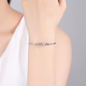สร้อยข้อมือเงินแท้ S925 รูปหัวใจคู่ ประดับเพชรคิวบิกเซอร์โคเนีย 5A ขายดีที่สุดจาก SPJ ผู้จัดจำหน่ายเครื่องประดับขายส่ง - Product Image 2