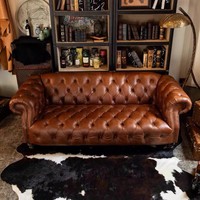 Canapé Chesterfield en cuir huilé vintage français avec boucles en cuir américain, canapé modulable à boutons pour salon, hôtel, club