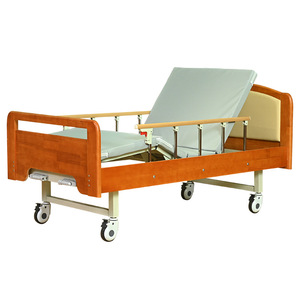 Cama de enfermería eléctrica de madera maciza Yuefeng, versión manual eléctrica con barandillas para uso doméstico y hospitalario - Product Image 1