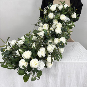 ดอกกุหลาบประดิษฐ์ทำมือจาก DKB Wholesale สำหรับตกแต่งโต๊ะในงานแต่งงาน งานรับปริญญา และวันแม่ - Product Image 1