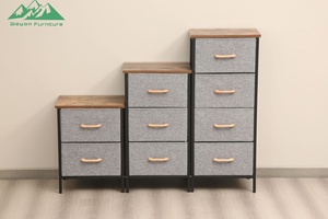 Mueble de Almacenamiento Moderno para Sala de Estar Wayon con <span class=keywords><strong>3</strong></span> Cajones, Estructura Metálica, Cestas de Tela Gris Claro y Asas de Madera - Product Image 6