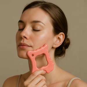 Outil de massage Gua Sha en céramique pour <span class=keywords><strong>drainage</strong></span> <span class=keywords><strong>lymphatique</strong></span> portable, visage et corps, avec logo - Product Image 3