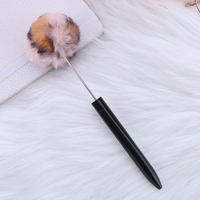 Stylo à bille DIY en plastique avec perles en peluche, design pompon cœur mignon pour fille, stylo cadeau moelleux, encre noire, pointe 1,0 mm