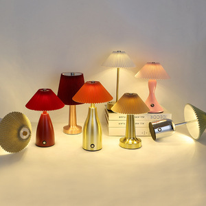 Champignon Moderne <span class=keywords><strong>Rechargeable</strong></span> mini design petit Eclairage Portable Extérieur Lampes de table sans fil alimentées par <span class=keywords><strong>batterie</strong></span> pour Restaurant - Product Image 4