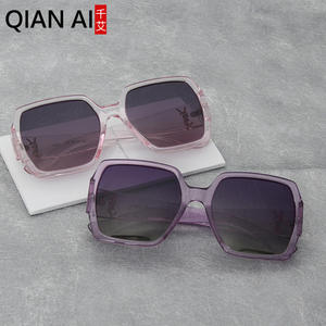 Gafas de Sol Qianai para Mujer, Montura Morada Translúcida, Lentes Polarizadas con Degradado, Protección UV 100%, Gafas de Sol Cuadradas de Moda - Product Image 5