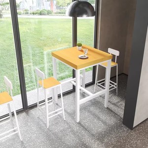 Juego de <span class=keywords><strong>Mesa</strong></span> y Sillas Cuadradas Pequeñas de Madera Sólida Americana para Cafetería y Tienda de Té con Leche, Personalizable - Product Image 3