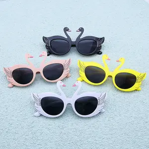 Gafas de sol con forma de cisne para niños, protección UV, bonitas, a la moda, venta al por mayor, 2022