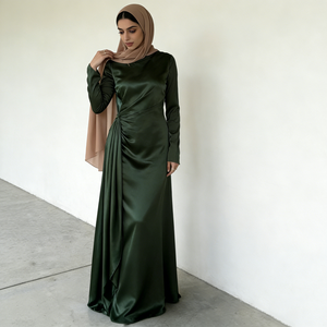 Robes musulmanes pour femmes en satin vert foncé à manches longues asymétriques plissées longueur au sol douces lisses élégantes formelles pour tous les jours - Product Image 2