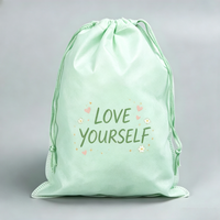 Pochette anti-poussière en tissu non tissé doux à motif de dessin animé simple avec cordon de serrage, sac de taille personnalisée pour le rangement et l'emballage de vêtements et de sous-vêtements, recyclable