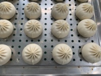 Machine automatique de fabrication de soupes-baozi, de paos, de momos et de pains farcis