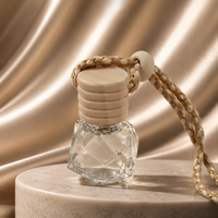 Bouteilles diffuseurs de parfum suspendues pour voiture, en verre dépoli carré avec couvercle en bois et bouchon à vis, haute qualité, 8 ml, flacon vide motif fleur de rose