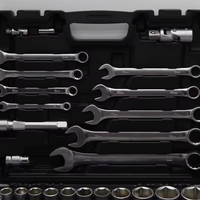 Prêt à expédier – Kit de 82 outils de réparation automobile et domestique : jeu de douilles, poignée à cliquet, rallonges, poignée rotative, clé hexagonale