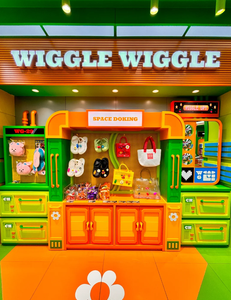 Vitrine colorée style Wiggle pour collection de jouets tendance, figurines de culture pop, conception de magasin de détail clé en main - Product Image 3