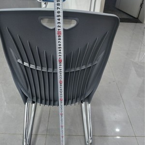 Chaise d'école grise en plastique ABS empilable 41x42x87cm design contemporain pour enfant et étudiant - Product Image 4