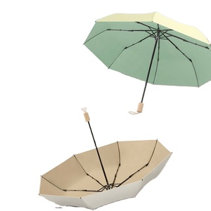 Paraguas de Viaje Plegable de Tres Secciones con Mango de Madera Maciza de 8 Varillas y Tela de Nailon 190T para Adultos - Product Image 3