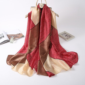 Sciarpa di seta di grande marca con stampa digitale di Design personalizzato del marchio 2022 nuova sciarpa di seta di tendenza - Product Image 3